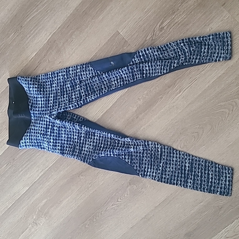 NWOT Nike Hyperwarm Womens Leggings